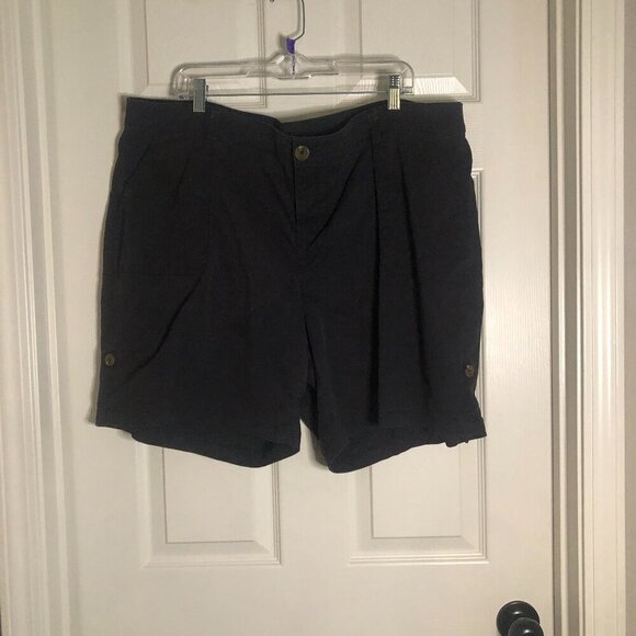 Lane Bryant Pants - Lane Bryant black 7" roll-leg to 5" elastic waist shorts with front/back pockets
